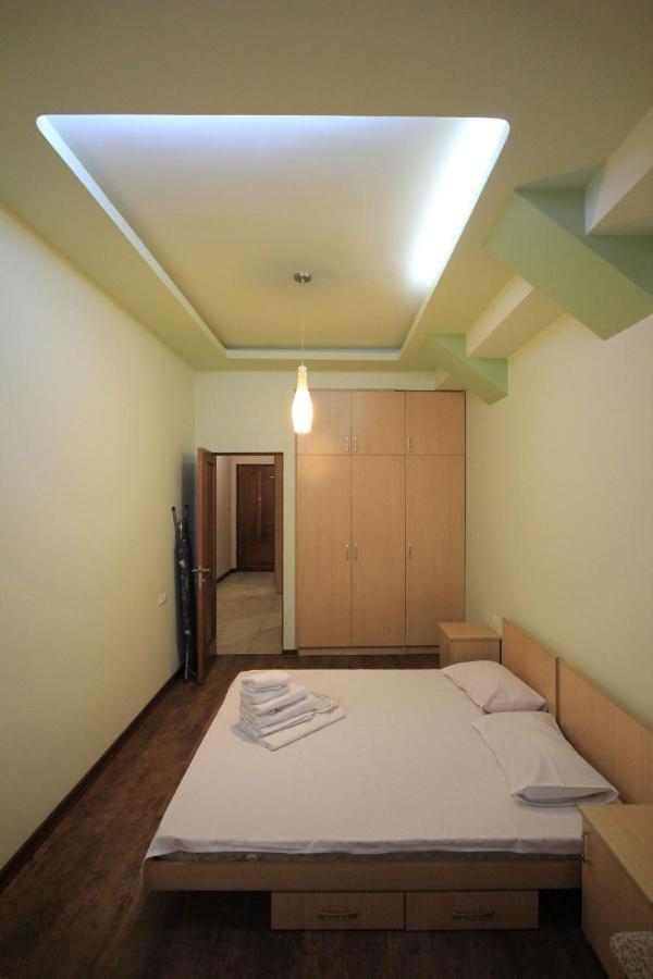Rent Inn Yerevan On North Avenue Εξωτερικό φωτογραφία